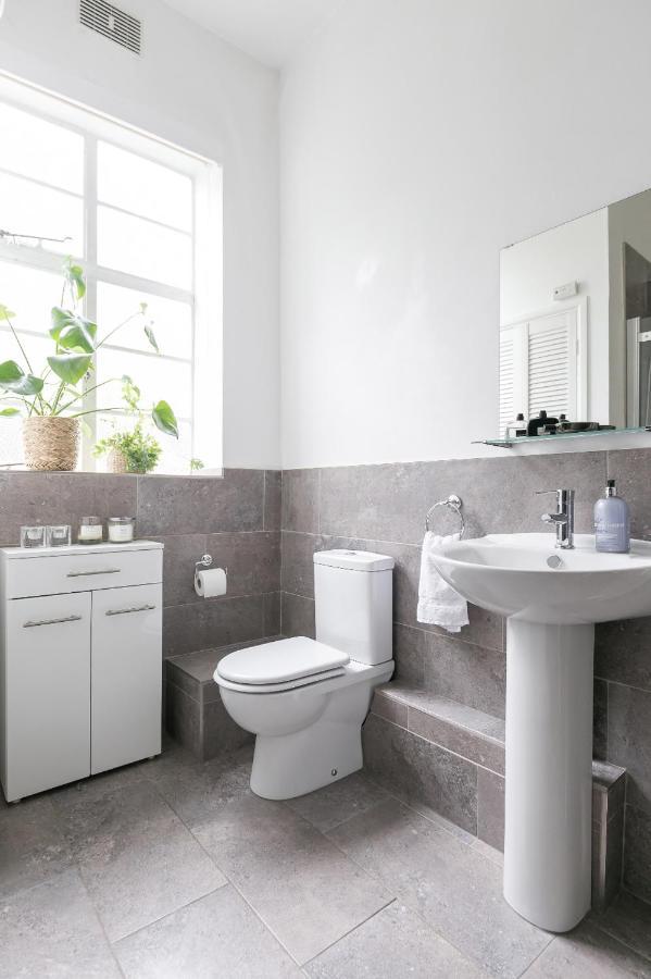 לונדון Chic 1 Bedroom Apartment In Bloomsbury, Sleeps 4 מראה חיצוני תמונה