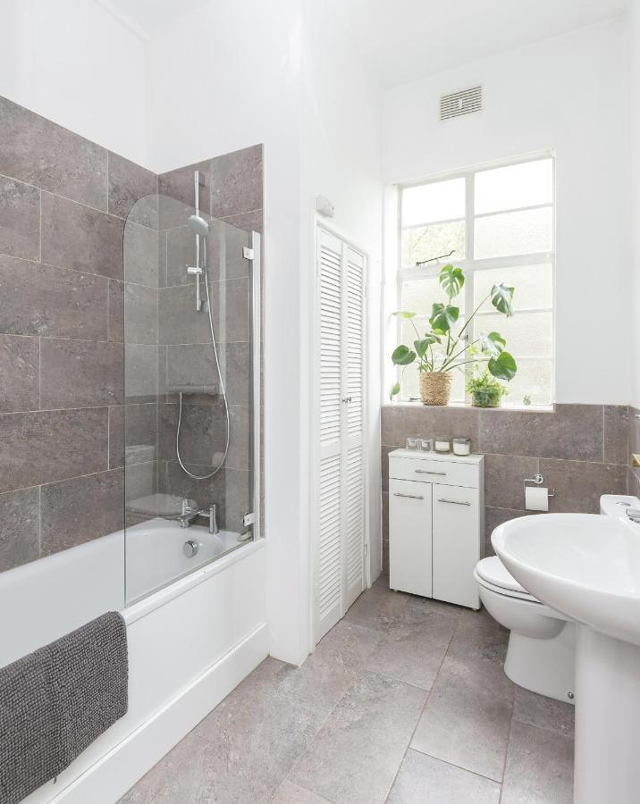 לונדון Chic 1 Bedroom Apartment In Bloomsbury, Sleeps 4 מראה חיצוני תמונה